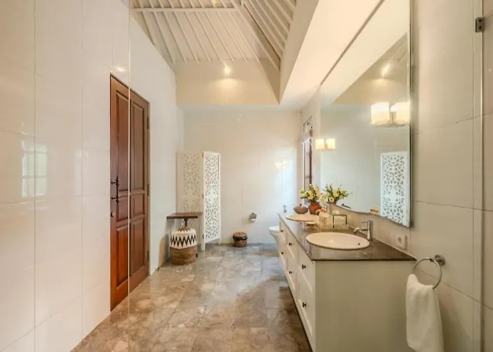 Villa Pool