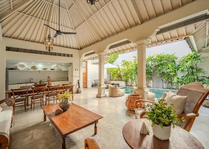 Villa Pool
